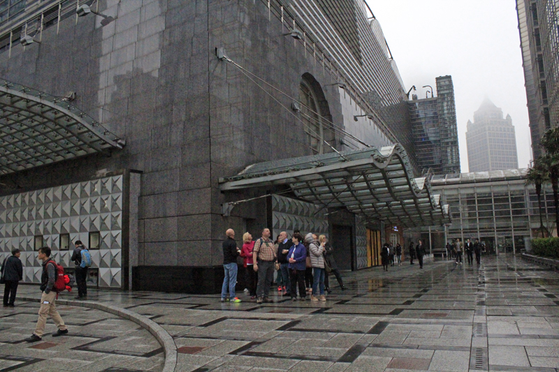 2017-04-07_113648 china-2017.jpg - Pudong - Eingang zum Jin Mao Tower